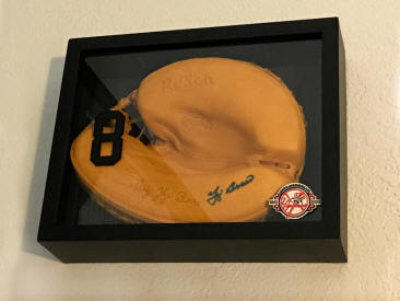 Yogi Berra signed Catchers Mitt